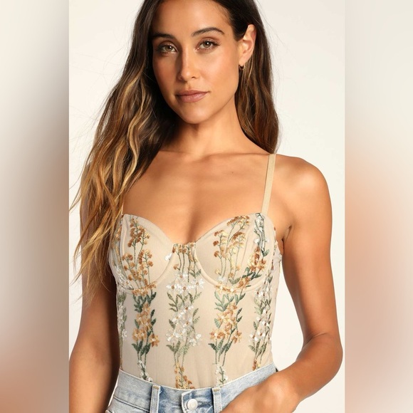 NWOT Lulus Essence of Elegance Beige Embroidered Bustier Bodysuit - Picture 4 of 9
